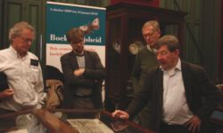 Wetenschappers en boekhistorici van naam hebben een verrassende en soms ontroerende keuze gemaakt uit het Nederlandse bezit aan papieren parels. De verborgen pracht is opengeslagen op precies de juiste bladzijde.