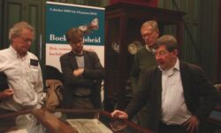 Wetenschappers en boekhistorici van naam hebben een verrassende en soms ontroerende keuze gemaakt uit het Nederlandse bezit aan papieren parels. De verborgen pracht is opengeslagen op precies de juiste bladzijde.